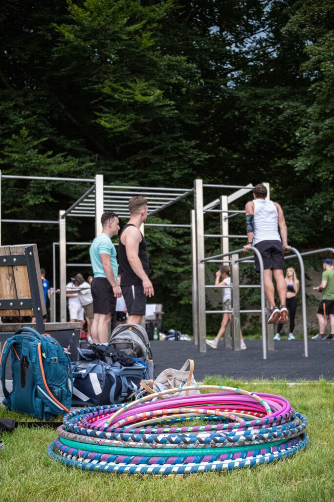 Hula Hoop Station bei der feierlichen Einweihung der Calisthenics-Anlage in Kempten-Ost