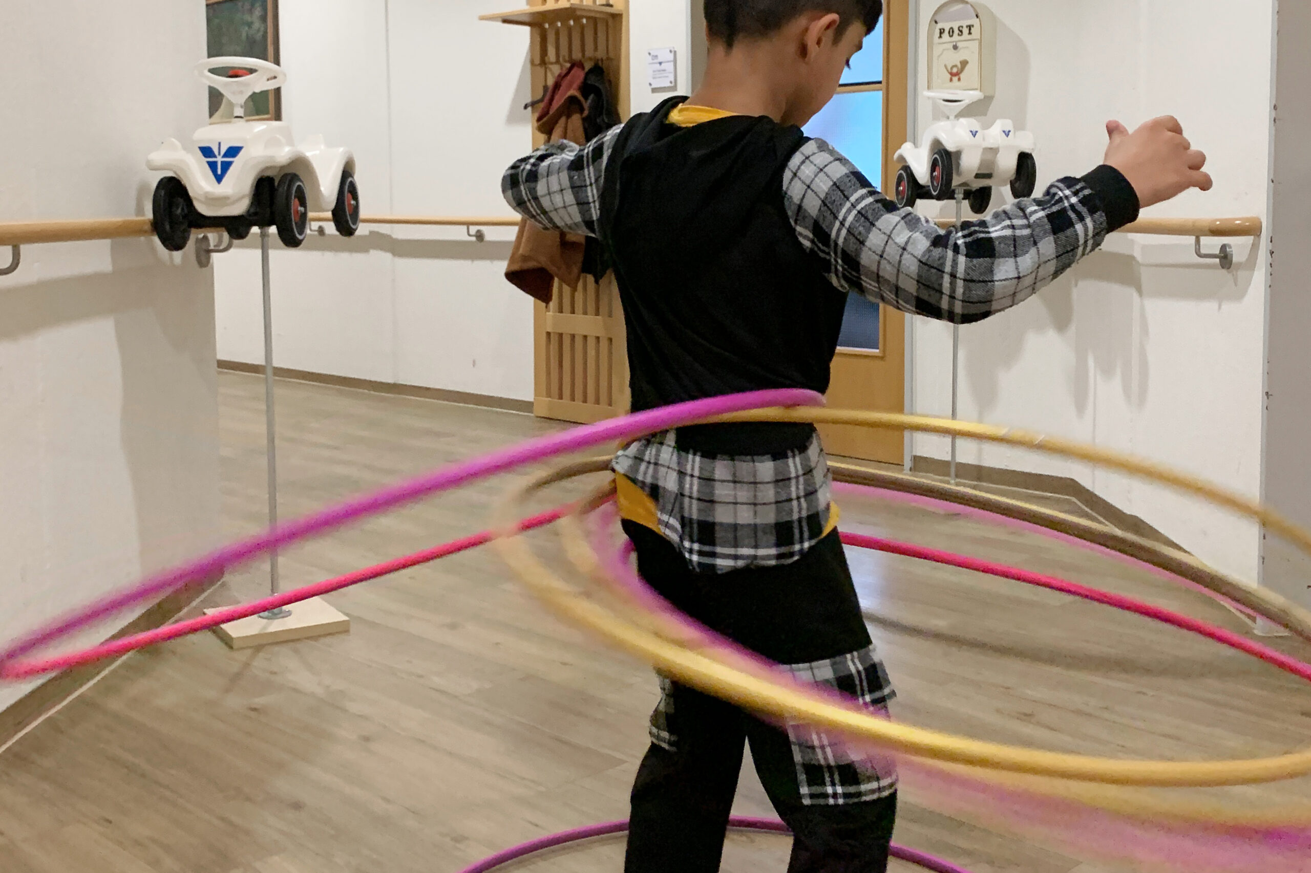 Beate Weirather begeistert beim Internationalen Picknick in Leutkirch: Hula-Hoop für Jung und Alt